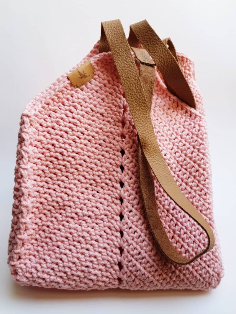 Różowa torba "Shopping bag" zrobiona na szydełku ze sznurka bawełnianego ze skórzanymi uchwytami.