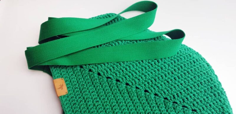Torba "Shopping bag" zielona zrobiona na szydełku ze sznurka bawełnianego, uchwyty w identycznym kolorze z taśmy bawełnianej.